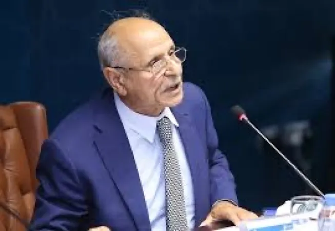 أحزاب بلا حزبيين!