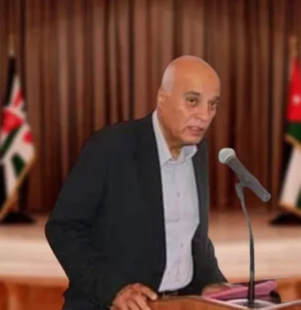 يا ابناء العروبة صاح المؤذن في غير موعده : استيقظوا ، ايها النائمون