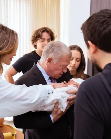 رددنا الآذان خلفكم سيدي سمو ولي العهد بقدوم ابنتنا إيمان