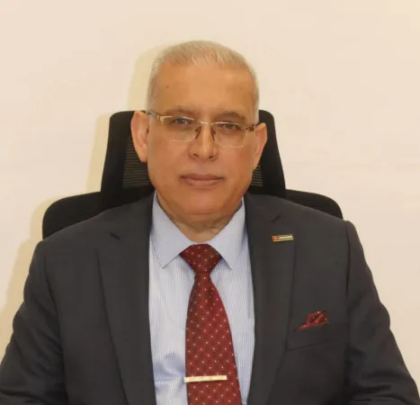 قطيشات يهنئ الأستاذ الدكتور