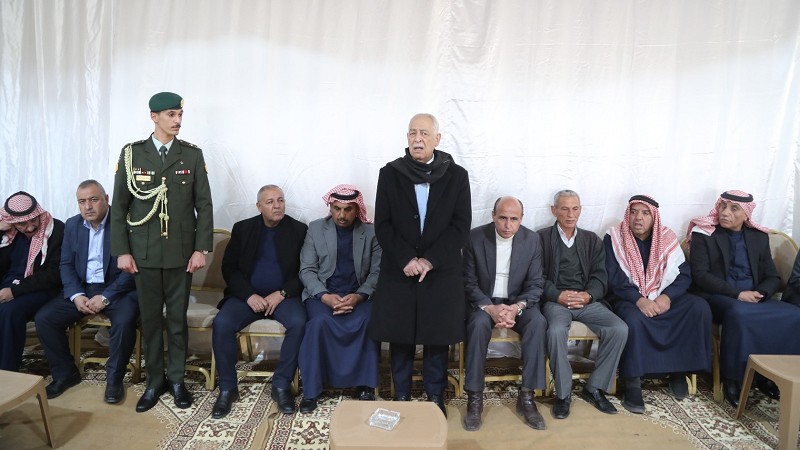 مندوبا عن الملك وولي العهد...العيسوي يعزي عشيرة الشريف