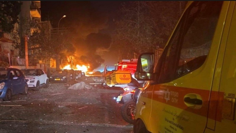 وإصابة 21 جراء سقوط صواريخ إيرانية في تل أبيب