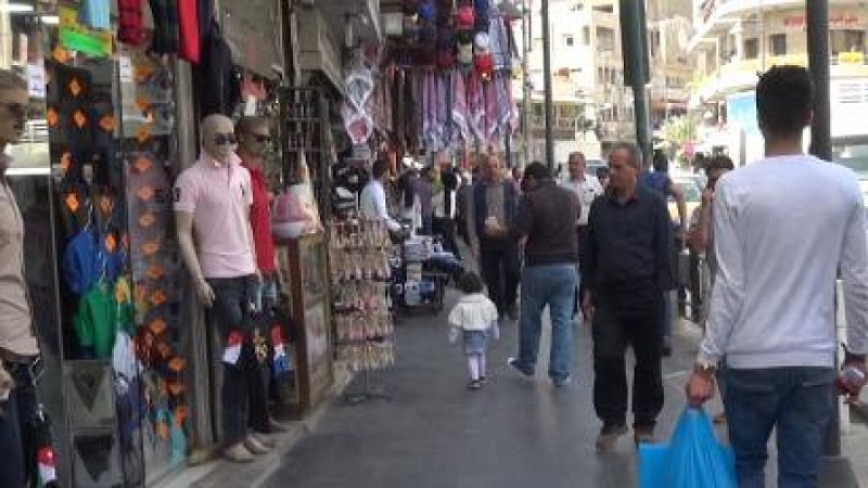 الألبسة: وفرة كبيرة في البضائع وأسعار تلبي مختلف الشرائح