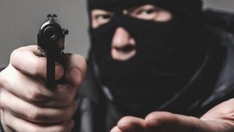 ملثمون ينفذون سطوا مسلحا على بنك في المفرق ويسرقون 15 ألف دينار