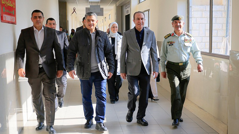 الميثاق الوطني يعود مصابي مداهمة الأجهزة الأمنية للاطمئنان على صحتهم