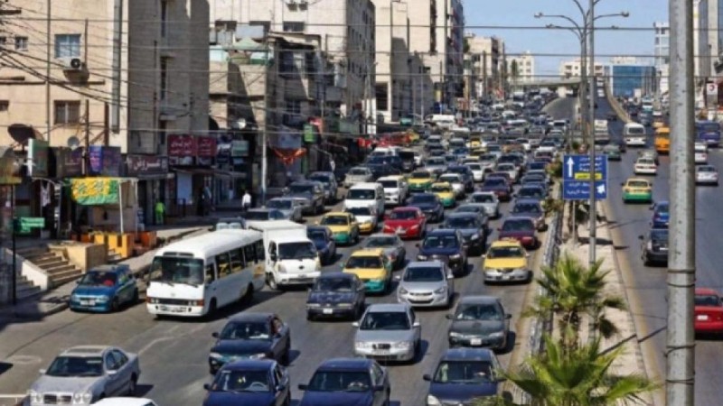 تعطُّل مركبة في صويلح يتسبب بازدحام خانق