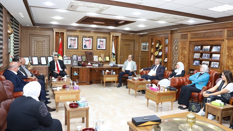 رئيس جامعة البلقاء التطبيقية يبحث سُبل التعاون مع بلدية السلط الكبرى 