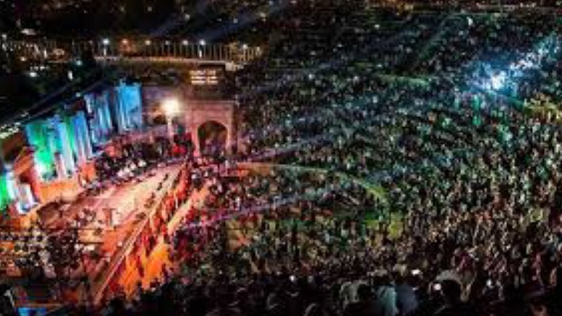 عاجل - مندوبا عن الملك.. رئيس الوزراء يفتتح مهرجان جرش