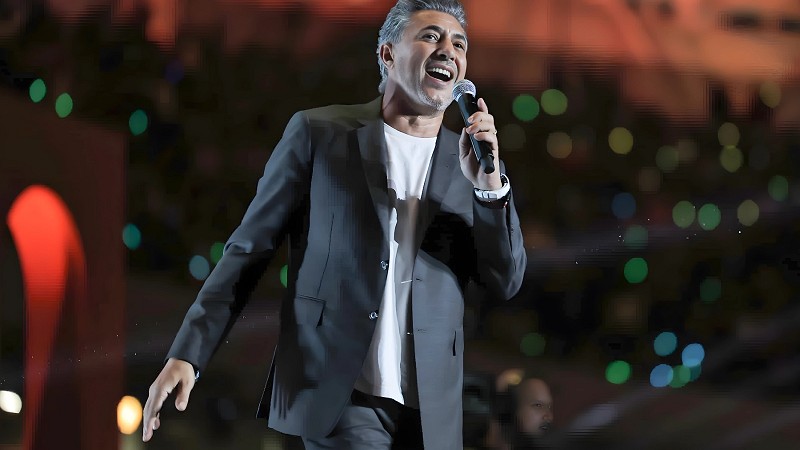 عمر العبداللات يحيي حفل إفتتاح ملعب بنغازي الدولي بحضور نجوم كرة القدم العالميين